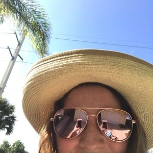 Meet your Posher, Nora